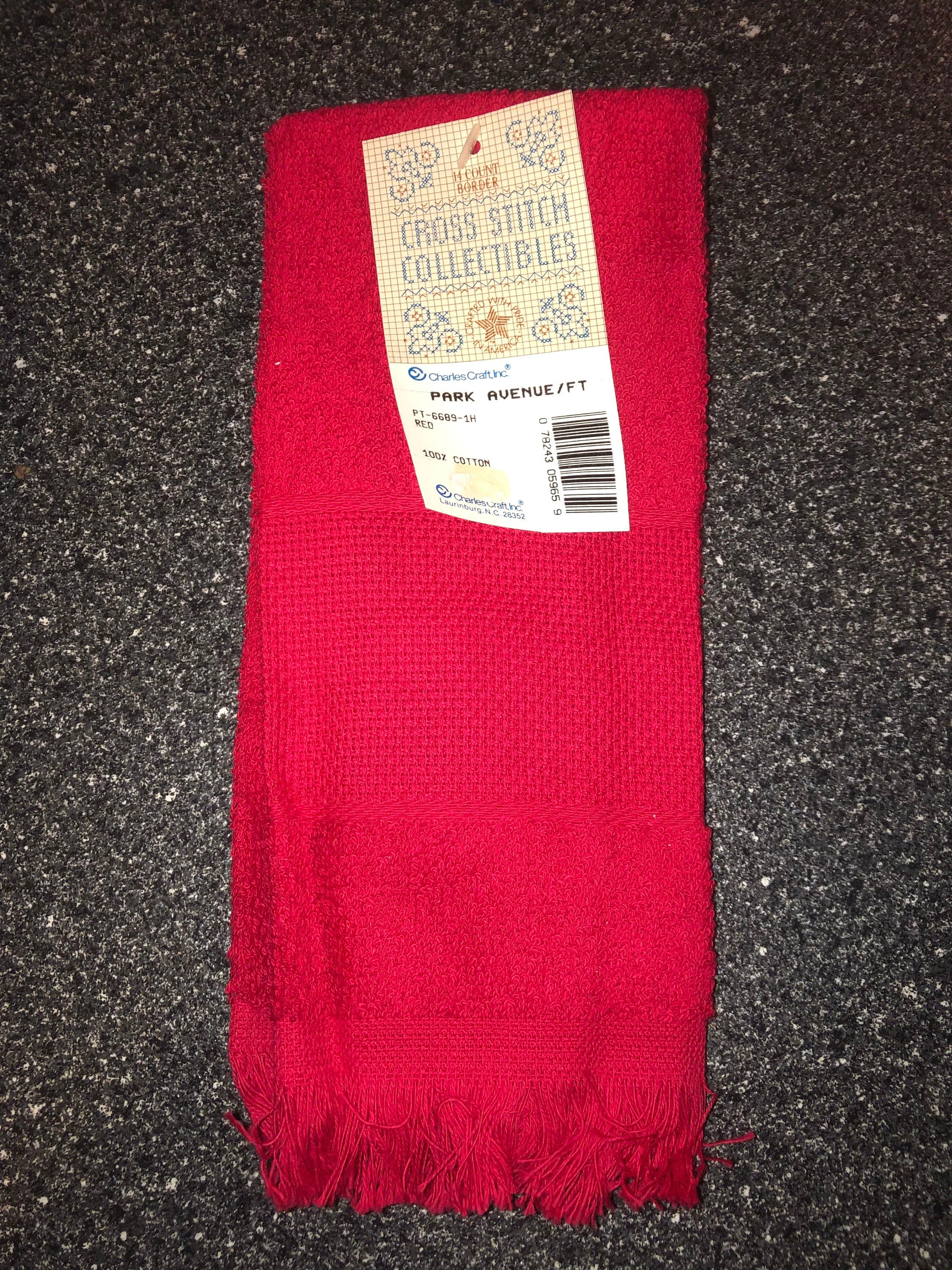 Cross Stitch Collectibles Park Ave Finger Tip Towels Christmas Colors