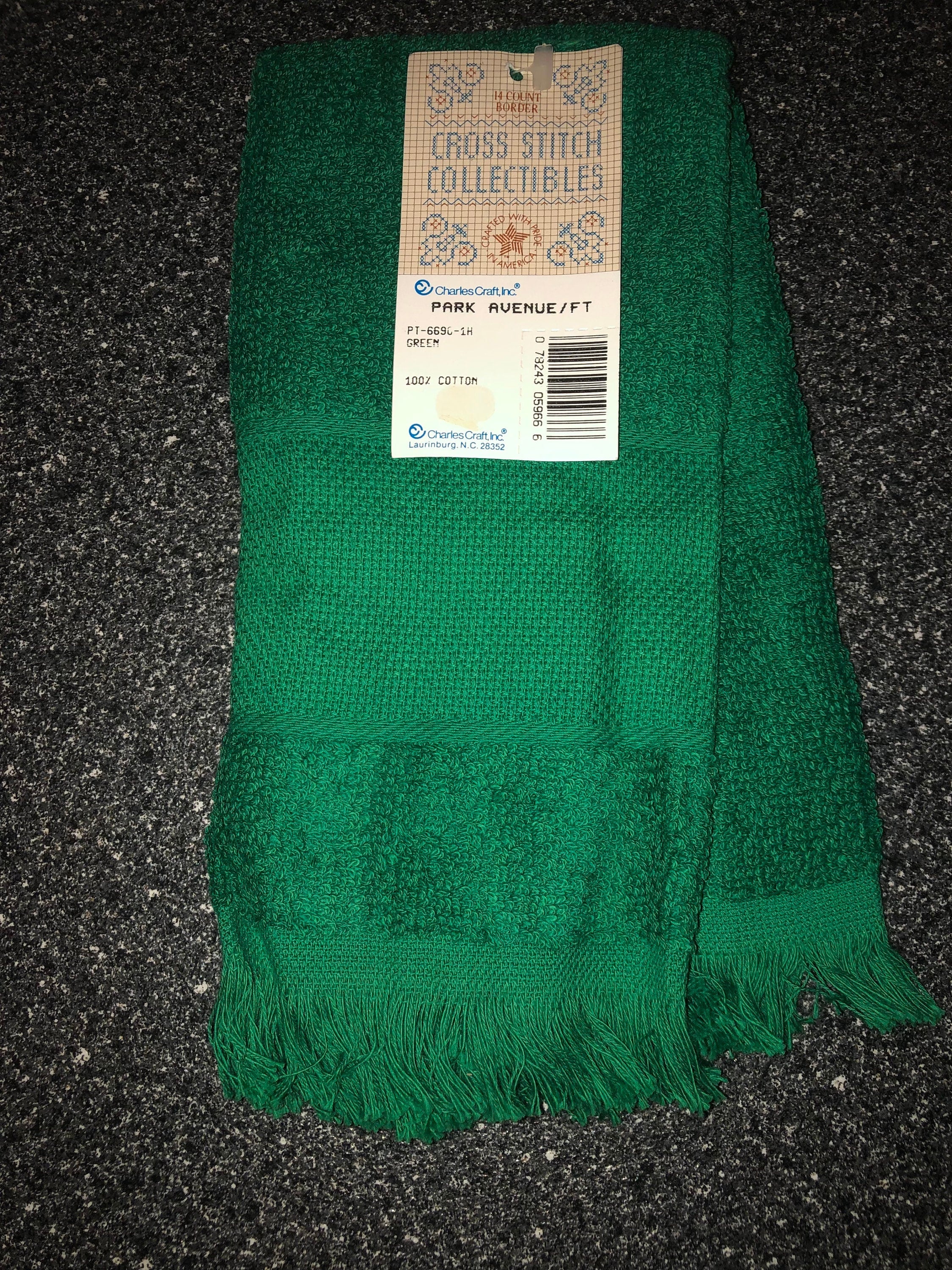 Cross Stitch Collectibles Park Ave Finger Tip Towels Christmas Colors