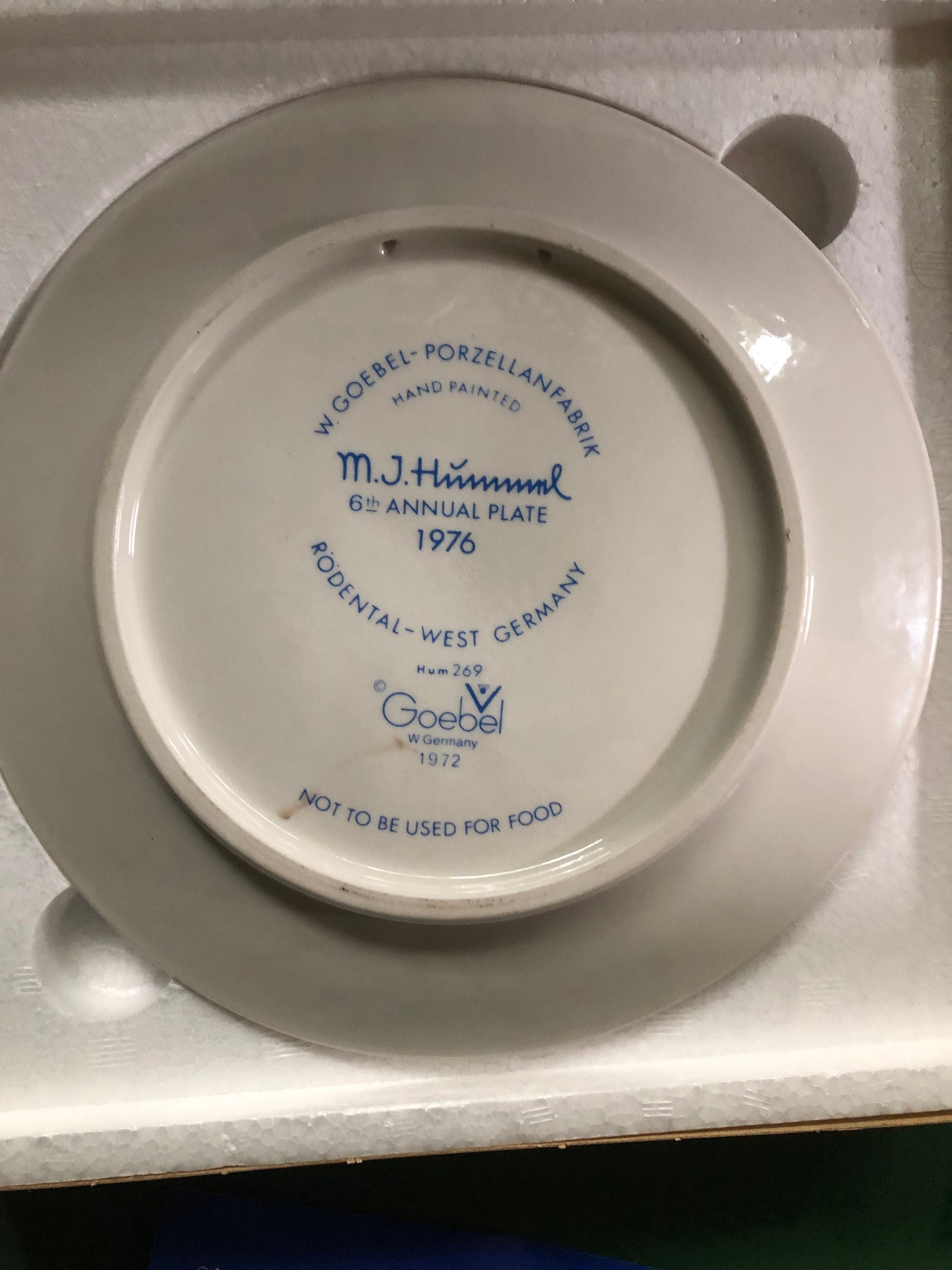 1976 Apple Tree Girl Goebel M I Hummel Annual  Plate In Original Box