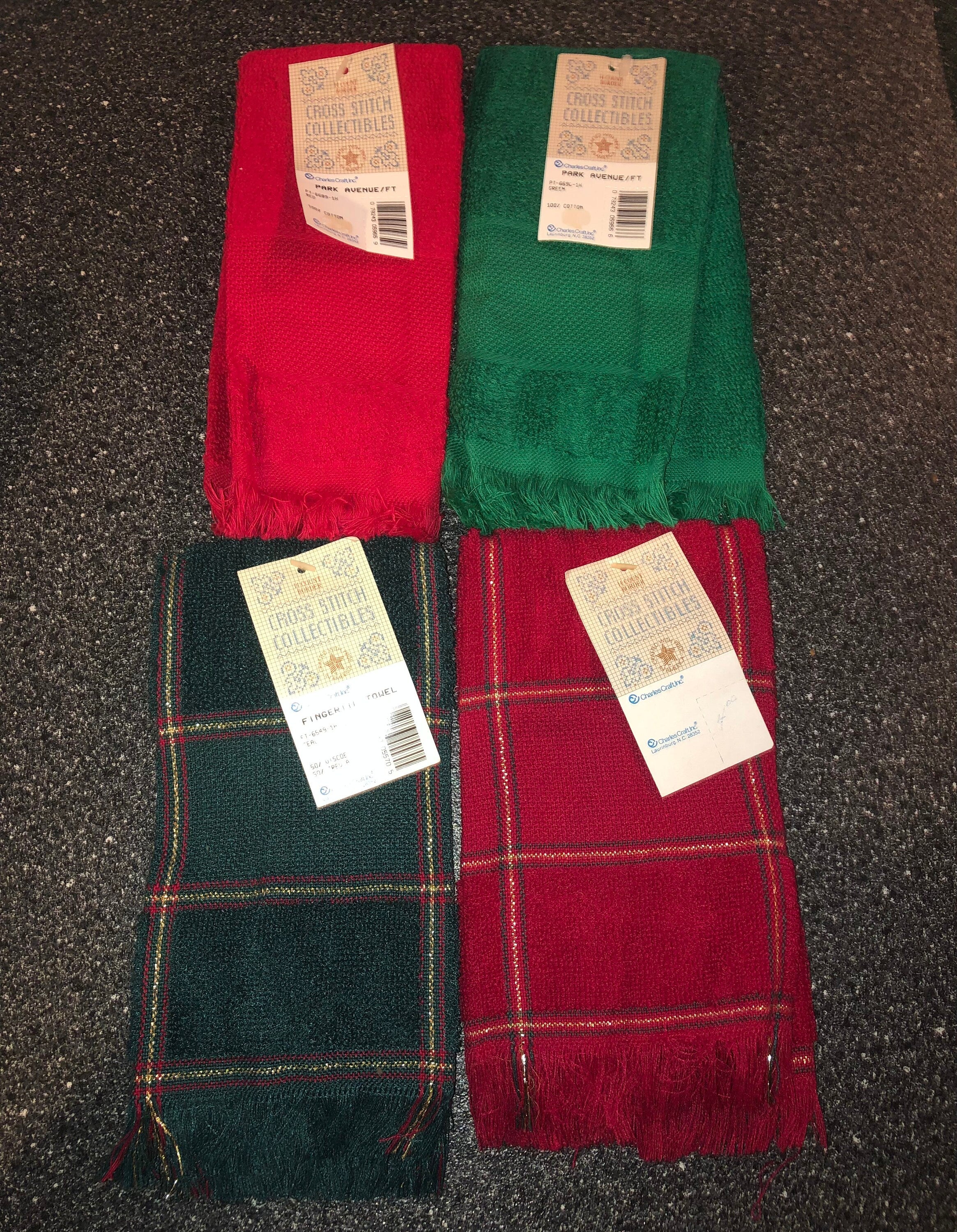 Cross Stitch Collectibles Park Ave Finger Tip Towels Christmas Colors